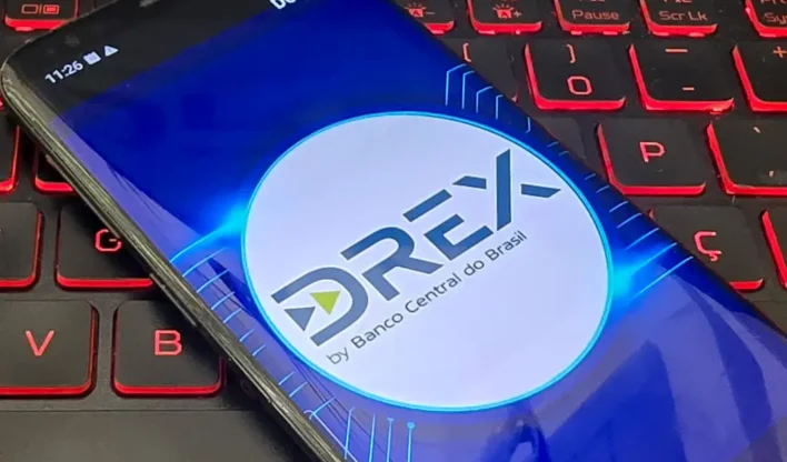 DREX, versão digital do real, exibida em uma tela de celular